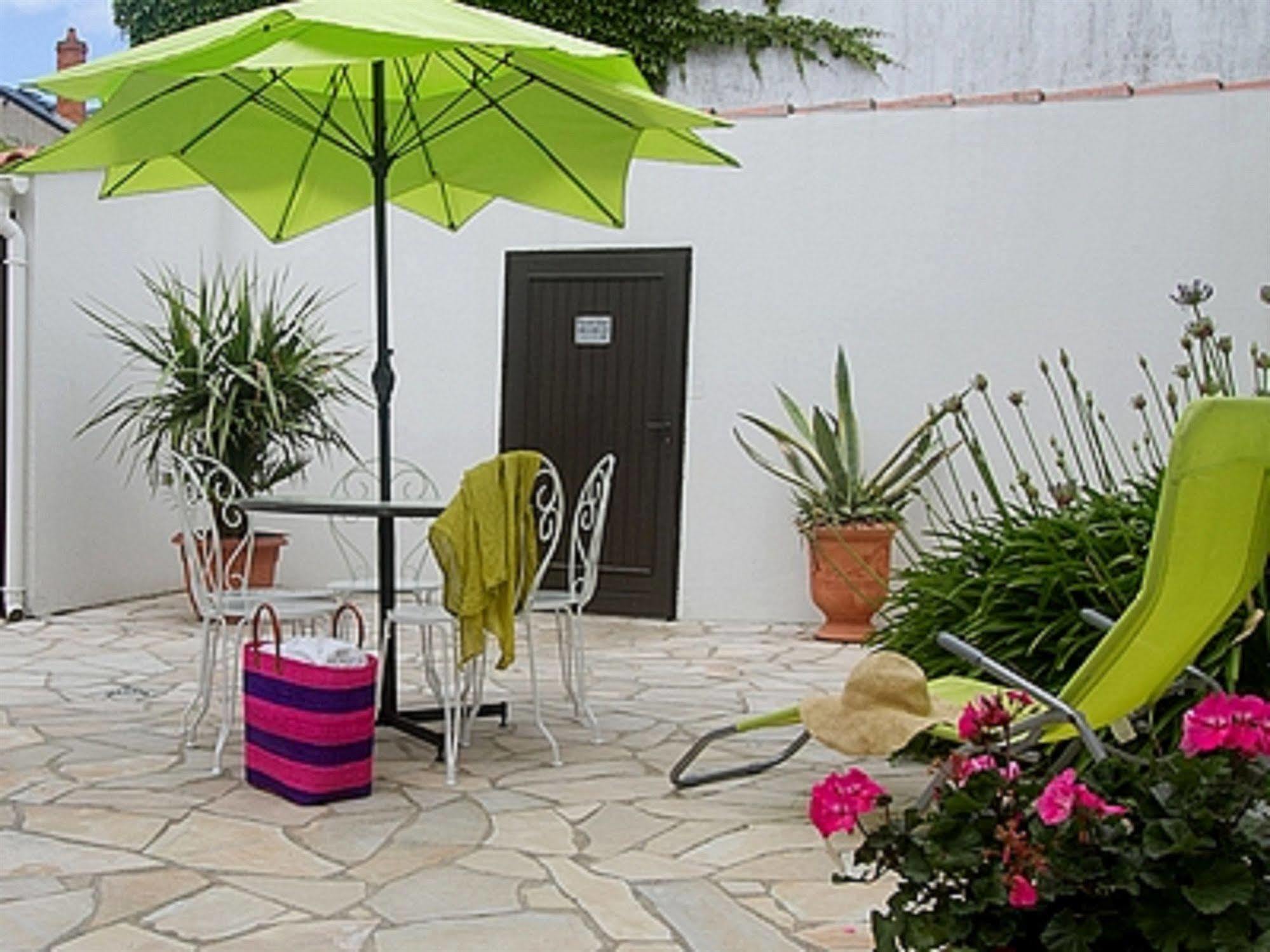 Les Hirondelles Hotel Les Sables-d'Olonne Bagian luar foto