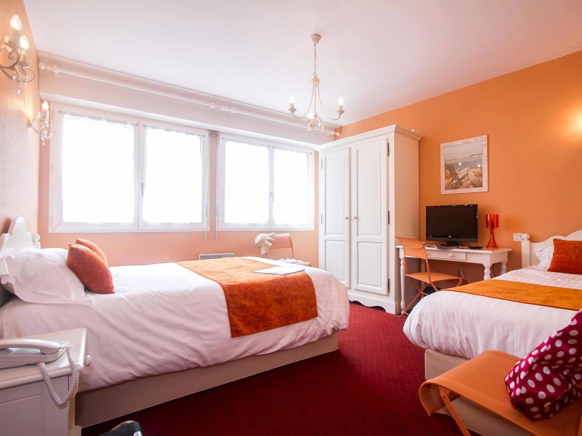 Les Hirondelles Hotel Les Sables-d'Olonne Bagian luar foto