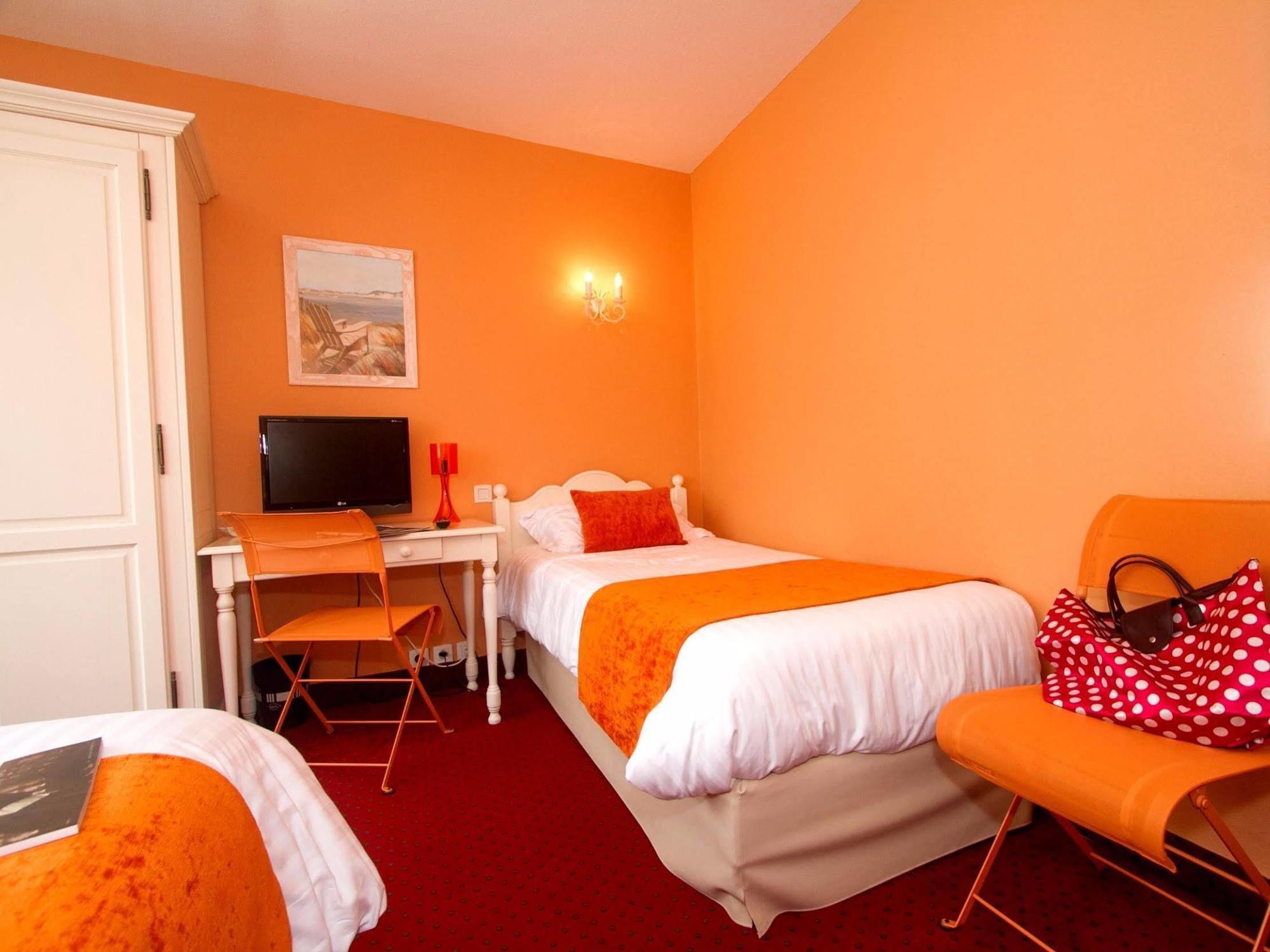 Les Hirondelles Hotel Les Sables-d'Olonne Bagian luar foto